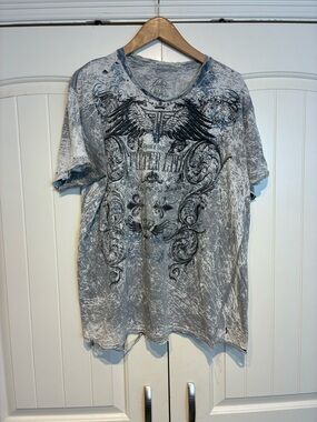 Vintage-Inspired Gray Graphic Men’s T-Shirt with Distressed Wings Print Size XL